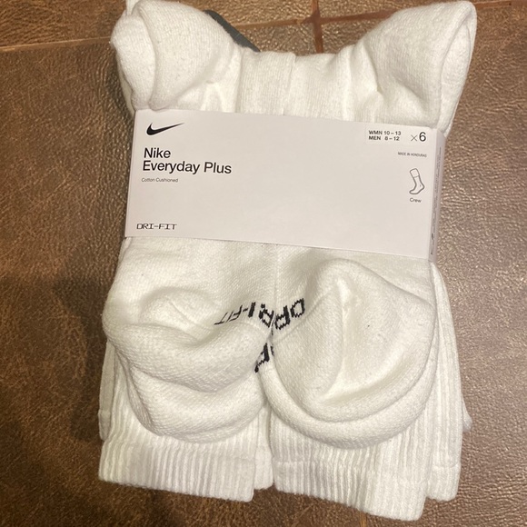Nike Everyday Plus Dri-Fit 6 pack Crew Athletic Socks NWT - Picture 1 of 2
